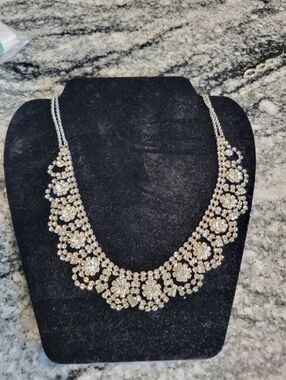 Elegant Crystal Statement Necklace - Silver-Tone